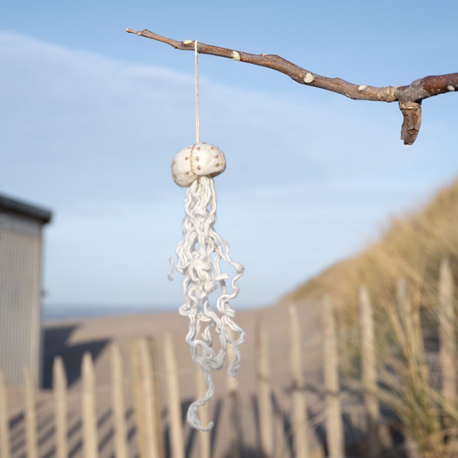 hanger jellyfish, sjaal met verhaal, Nepal, vilten hanger, sealife