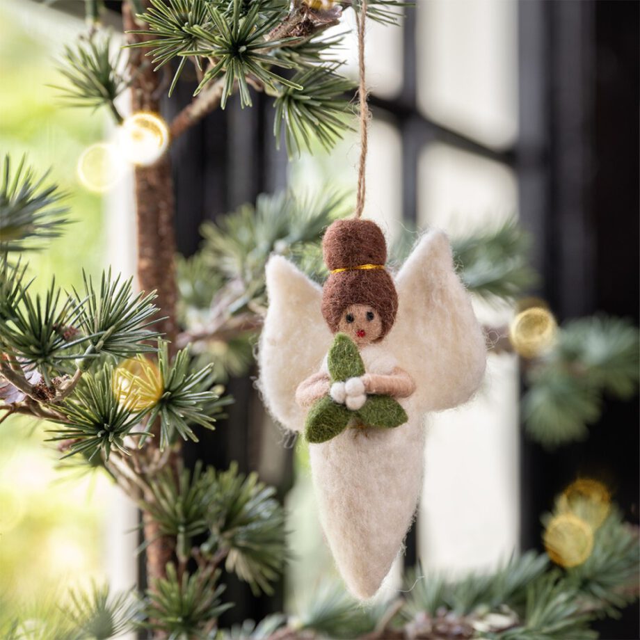 Sjaal met Verhaal, Nepal, hanger engeltje wit met mistletoe